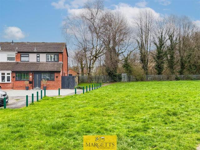 4 bedroom end of terrace house for sale