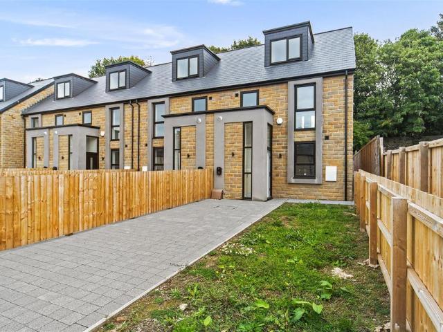 4 bedroom end of terrace house for sale
