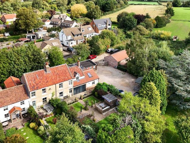 4 bedroom end of terrace house for sale