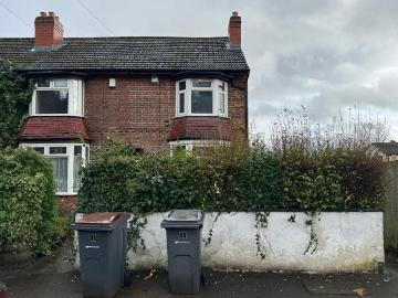 4 bedroom end of terrace house for sale