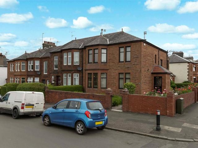 4 bedroom end of terrace house for sale
