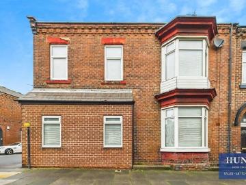 4 bedroom end of terrace house for sale