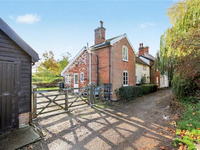 4 bedroom end of terrace house for sale