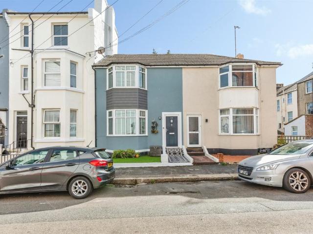 4 bedroom end of terrace house for sale