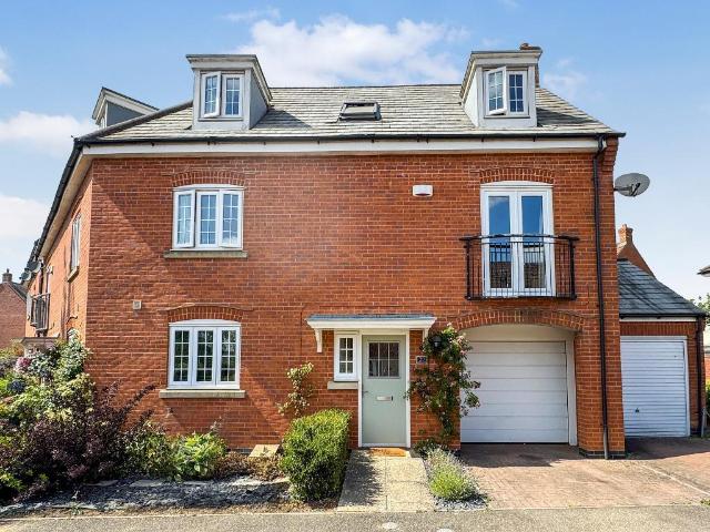 4 bedroom end of terrace house for sale