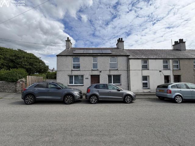 4 bedroom end of terrace house for sale