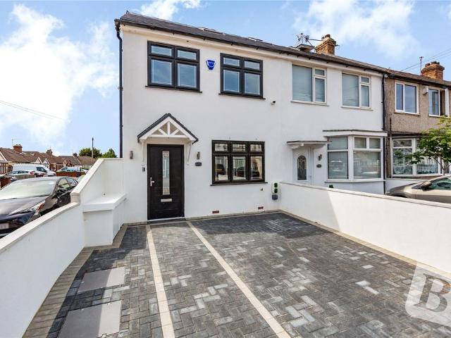 4 bedroom end of terrace house for sale