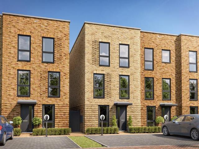 4 bedroom end of terrace house for sale