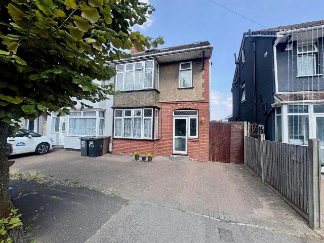 4 bedroom end of terrace house for sale