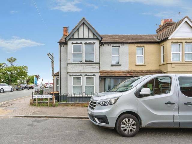 4 bedroom end of terrace house for sale