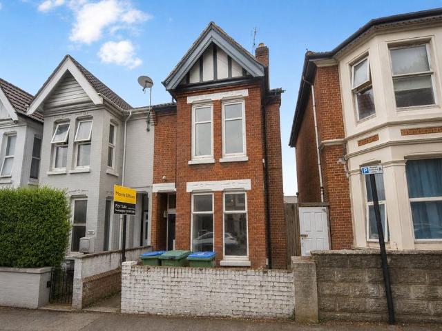 4 bedroom end of terrace house for sale