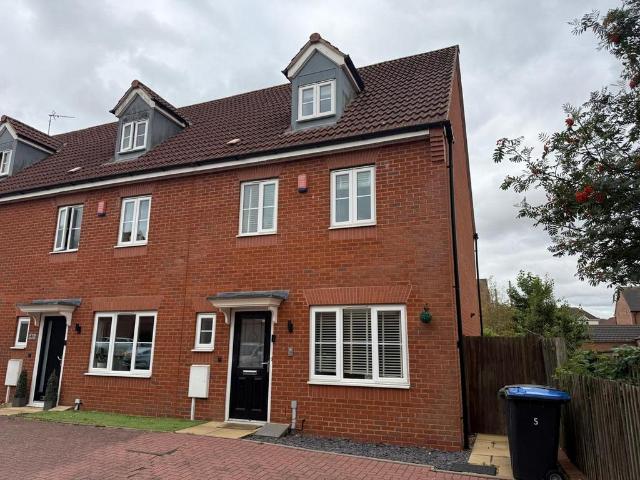 4 bedroom end of terrace house for sale