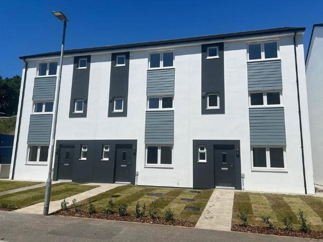 4 bedroom end of terrace house for sale