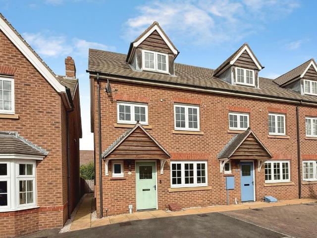 4 bedroom end of terrace house for sale