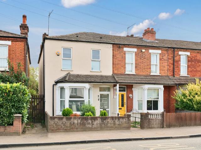 4 bedroom end of terrace house for sale