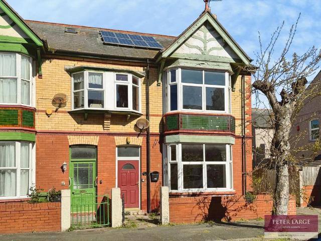 4 bedroom end of terrace house for sale
