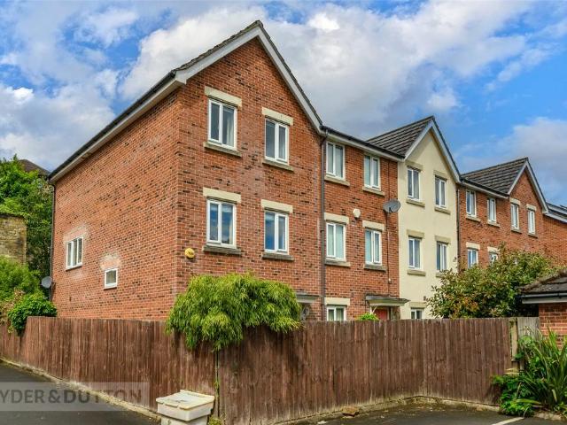 4 bedroom end of terrace house for sale