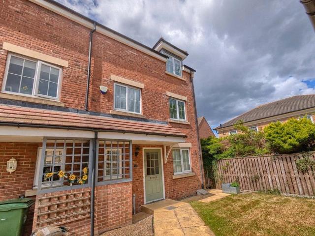 4 bedroom end of terrace house for sale