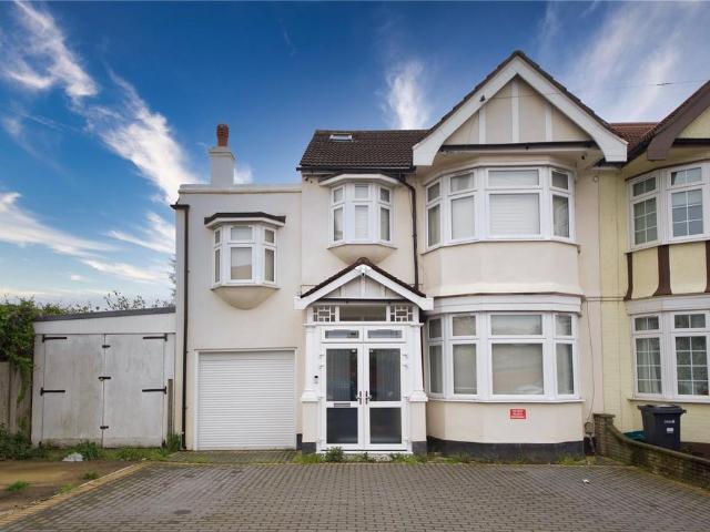4 bedroom end of terrace house for sale