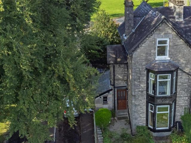 4 bedroom end of terrace house for sale