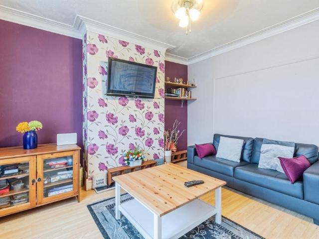 4 bedroom end of terrace house for sale