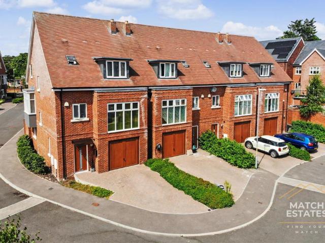 4 bedroom end of terrace house for sale
