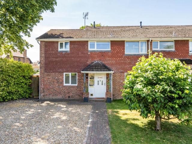4 bedroom end of terrace house for sale