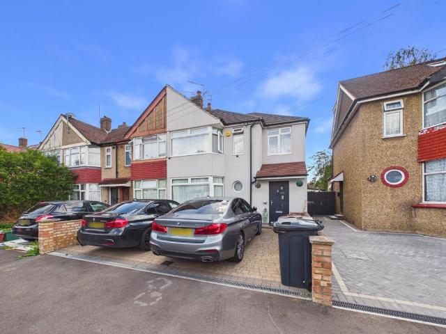 4 bedroom end of terrace house for sale