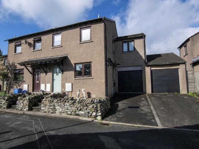 4 bedroom end of terrace house for sale