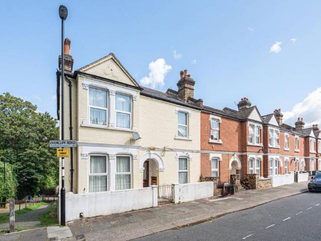 4 bedroom end of terrace house for sale