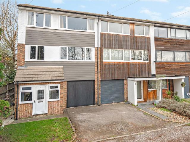 4 bedroom end of terrace house for sale