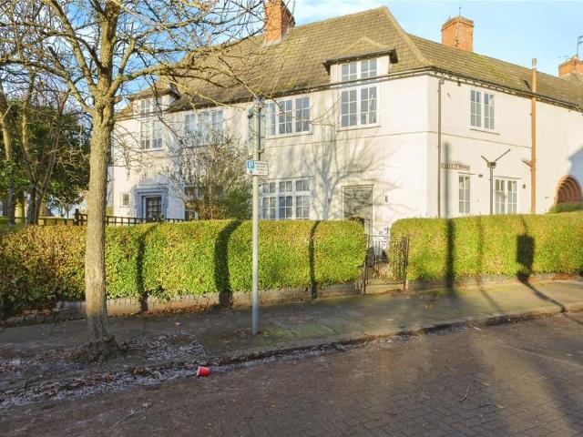 4 bedroom end of terrace house for sale