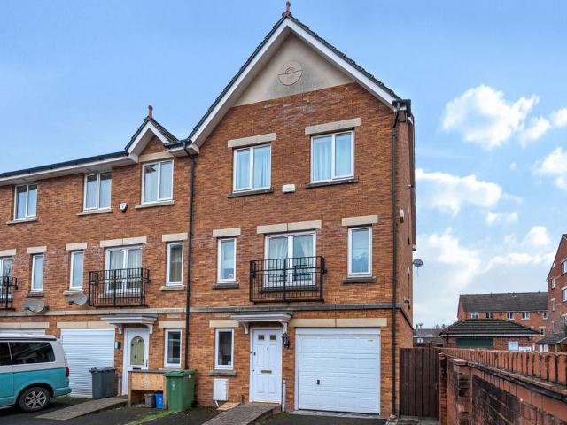 4 bedroom end of terrace house for sale