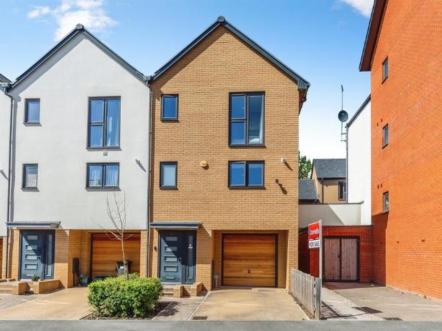 4 bedroom end of terrace house for sale