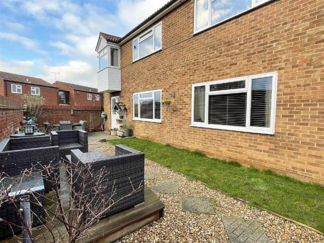 4 bedroom end of terrace house for sale