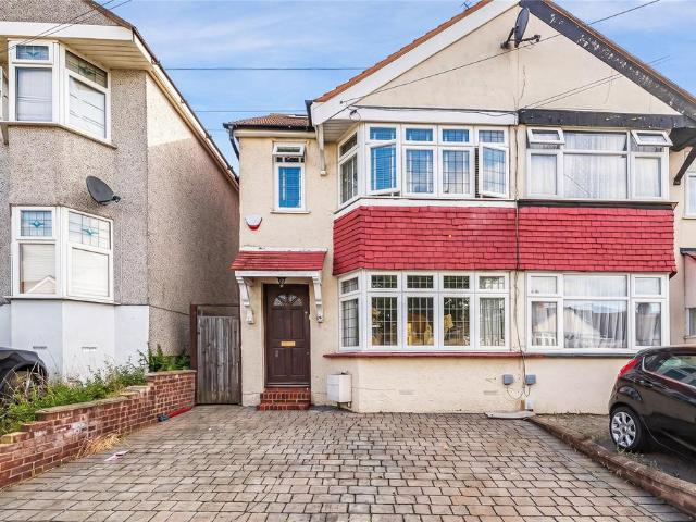 4 bedroom end of terrace house for sale