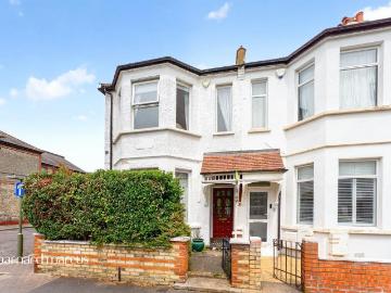4 bedroom end of terrace house for sale
