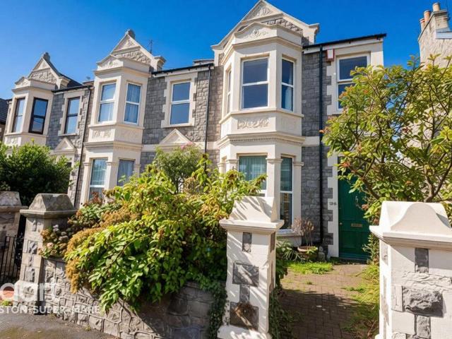 4 bedroom end of terrace house for sale