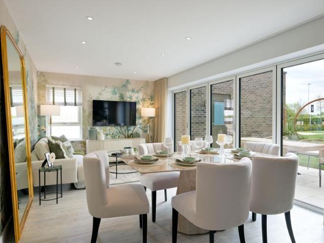 4 bedroom end of terrace house for sale