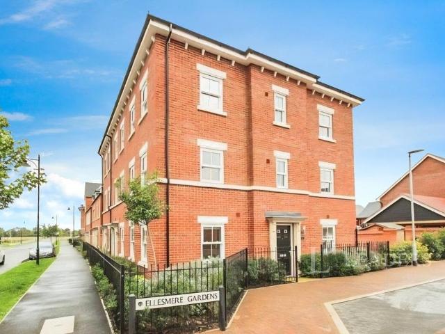 4 bedroom end of terrace house for sale