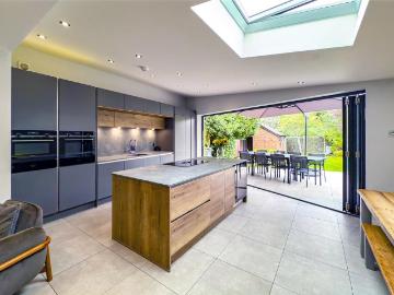 4 bedroom end of terrace house for sale
