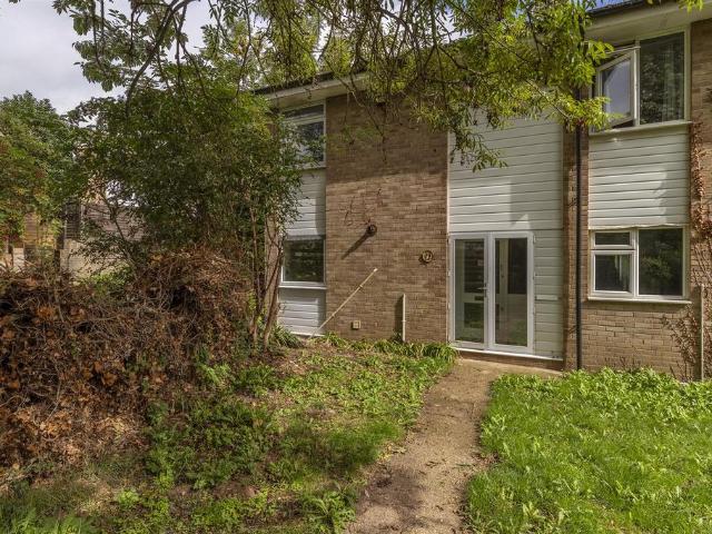 4 bedroom end of terrace house for sale