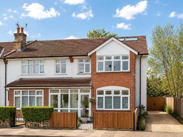4 bedroom end of terrace house for sale