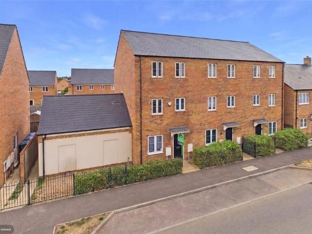 4 bedroom end of terrace house for sale