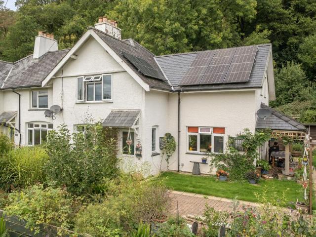 4 bedroom end of terrace house for sale