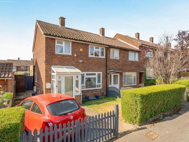 4 bedroom end of terrace house for sale