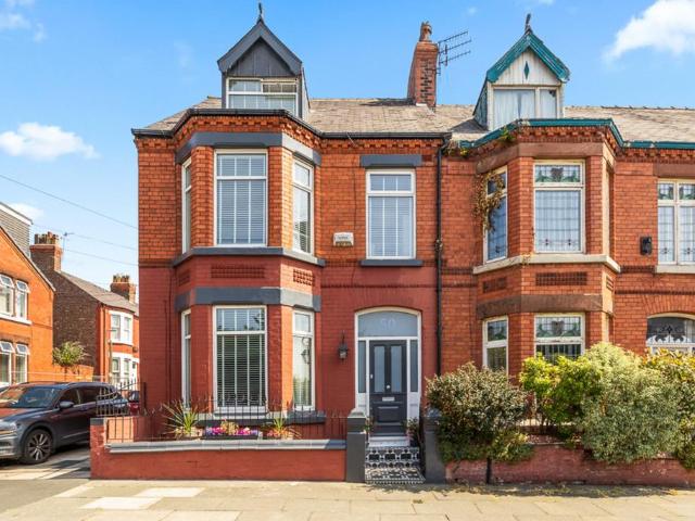 4 bedroom end of terrace house for sale