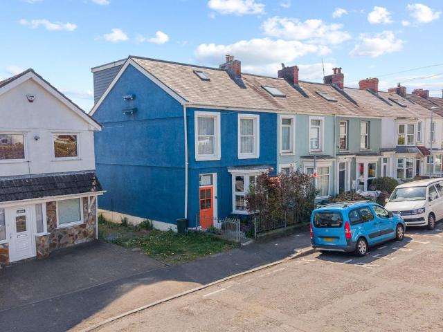 4 bedroom end of terrace house for sale