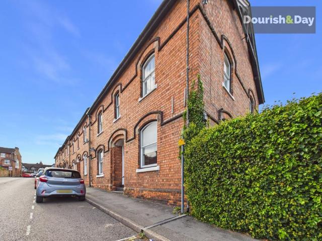 4 bedroom end of terrace house for sale