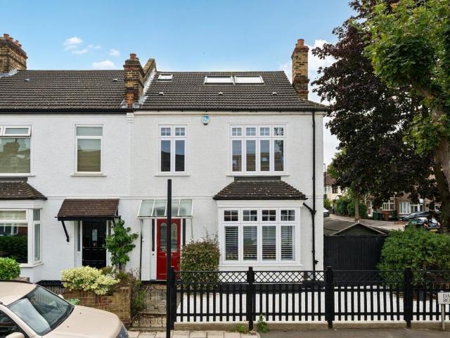 4 bedroom end of terrace house for sale